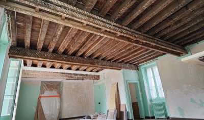 Pose d'enduit plâtre par projection sur nergalto au plafond vers Montargis 